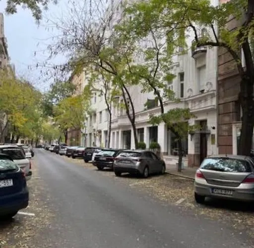 A4 Parliament Sunflower Cozy Apartment